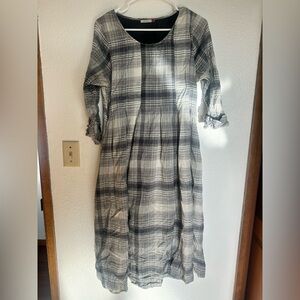 Dolma dress. Large. Plaid